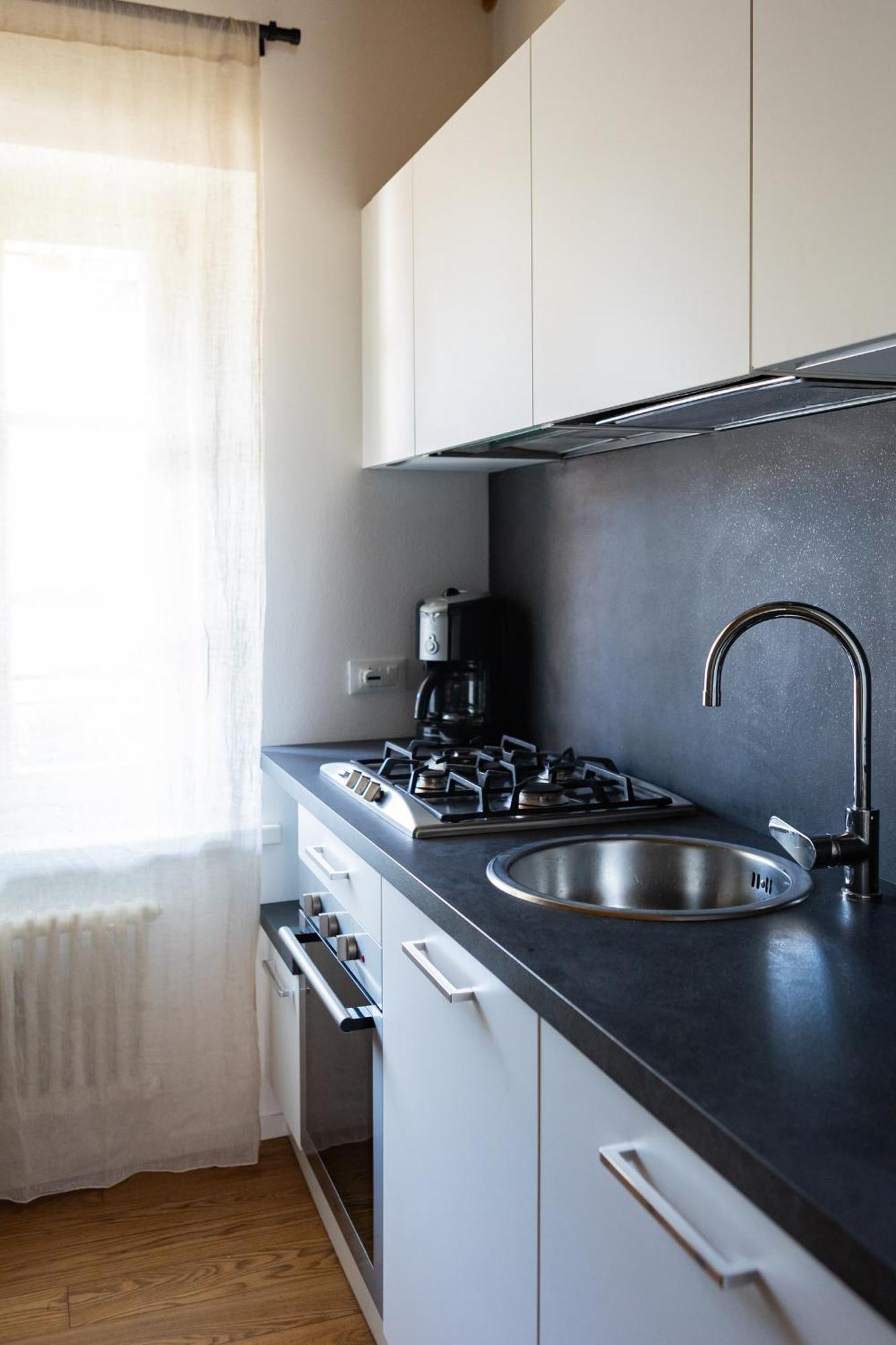 Double Private Parking, 2 Bedrooms & 2 Bathrooms - Elegant Apartment In Old Town Udine Exterior photo
